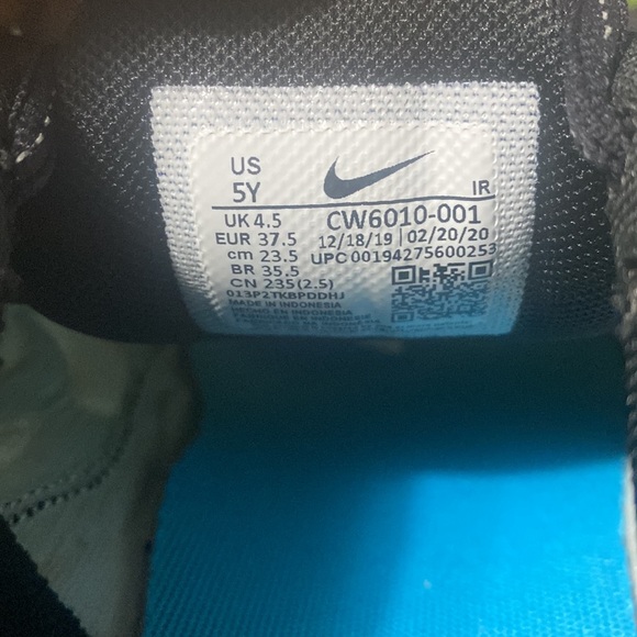 Nike Air Max Plus (GS) Metallic Silver/Speed Yellow 5Y, 6Y - Picture 7 of 8